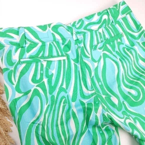 Lilly Pulitzer The Chipper Short Finders Keepers Print in Resort White… - Picture 9 of 9